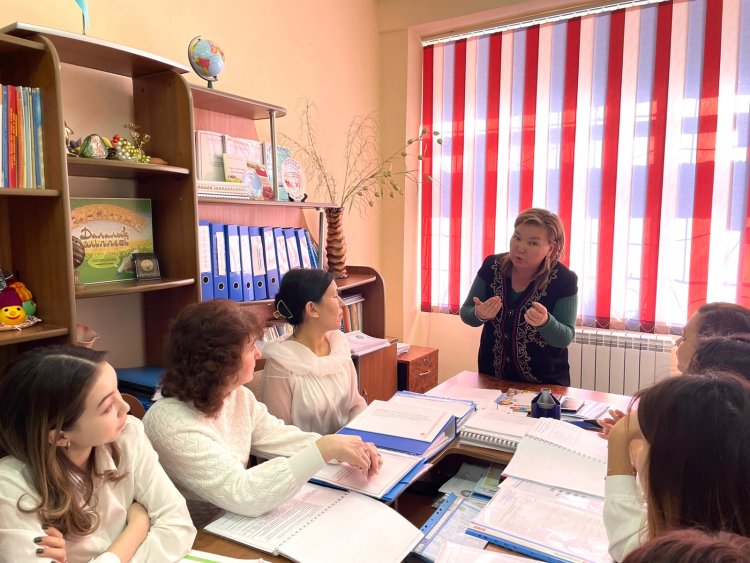 Педагогтармен тәжірбие алмасу